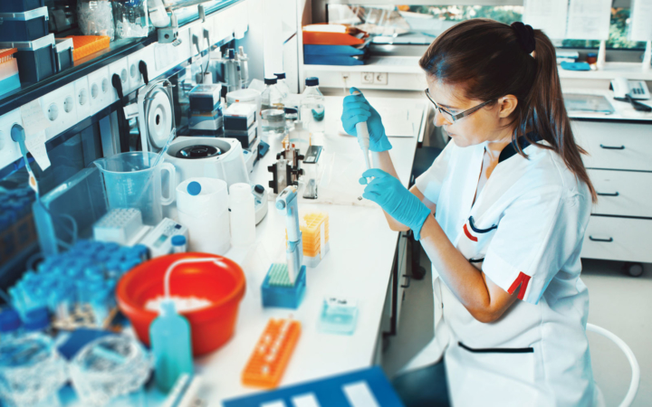 Lab scientist manual pippetting